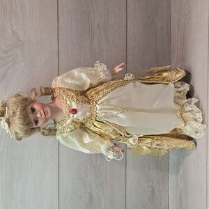 NWT Geppeddo Fairy Tale 16" Tall Gold dress Series Cinderella at the Ball Doll